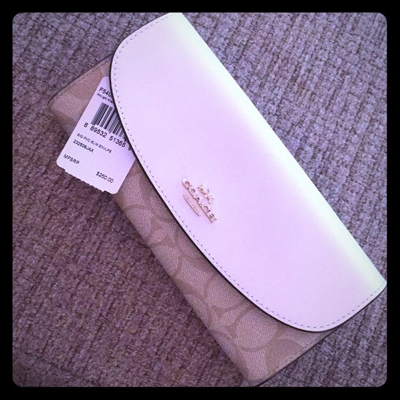Coach Handbags - SOLD ✔️❌ Coach Wallet
